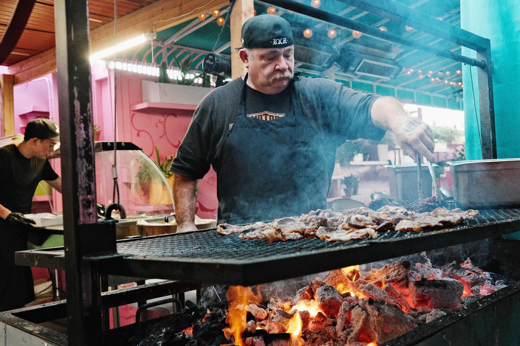 El Ruso chef and co-owner Walter Soto mans the grill at his new taqueria.