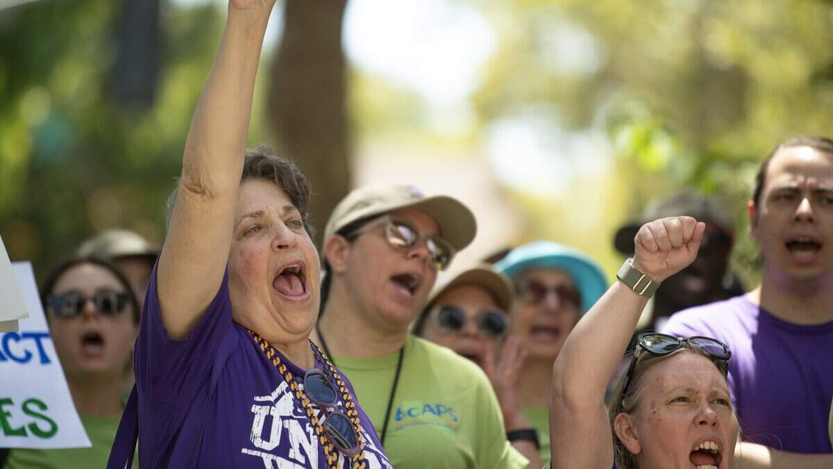 Union advocates rally to support immigrant protection bills