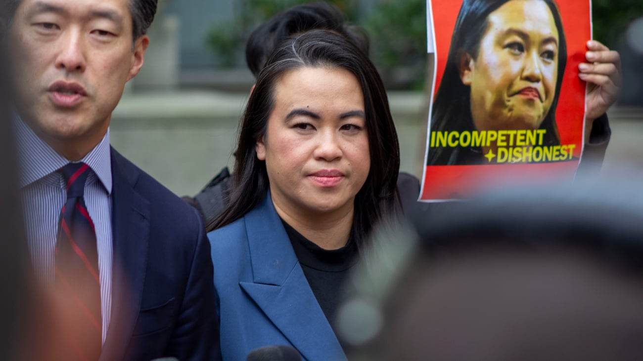 Former Oakland mayor fights to keep evidence out of bribery scheme trial