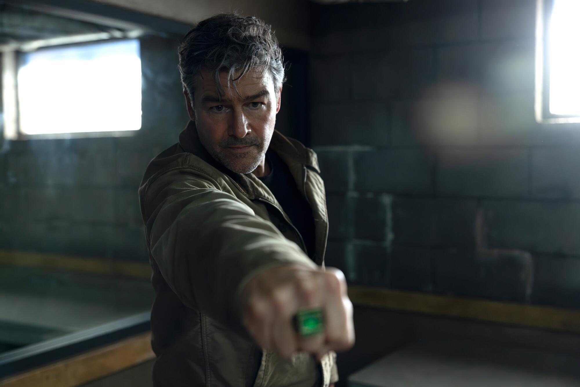 Kyle Chandler as Hal Jordan aiming his ring
