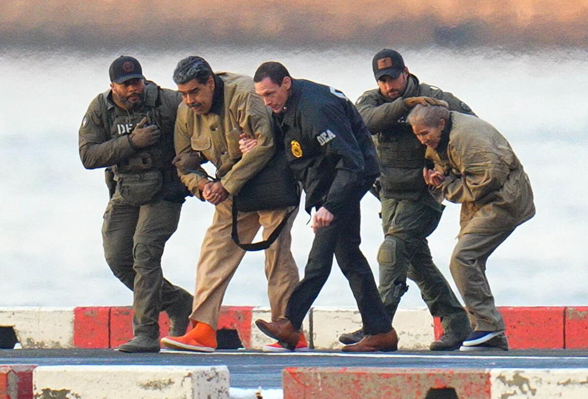 Jan. 2026 photo of Nicolas Maduro and his wife, Cilia Flores, escorted by heavily armed Federal agents.
