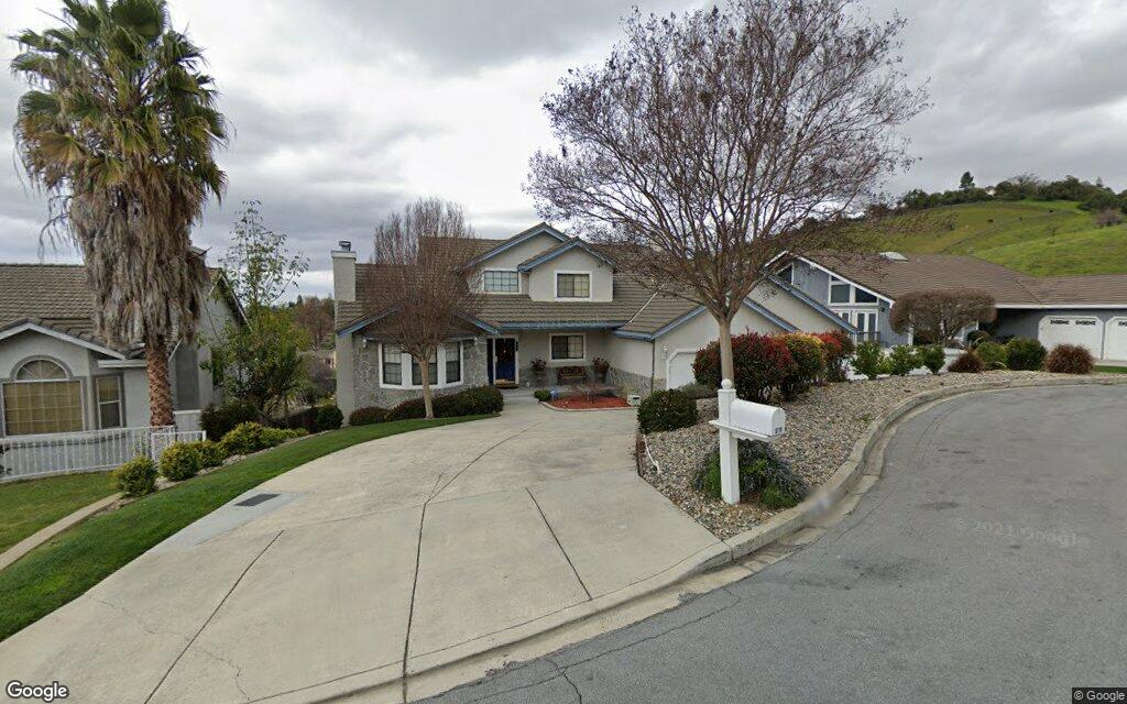 Photinia Ln. 379 - Google Street View