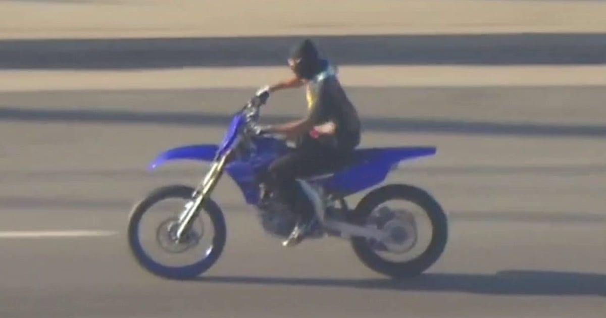 Dirt bike rider leads police chase across Los Angeles