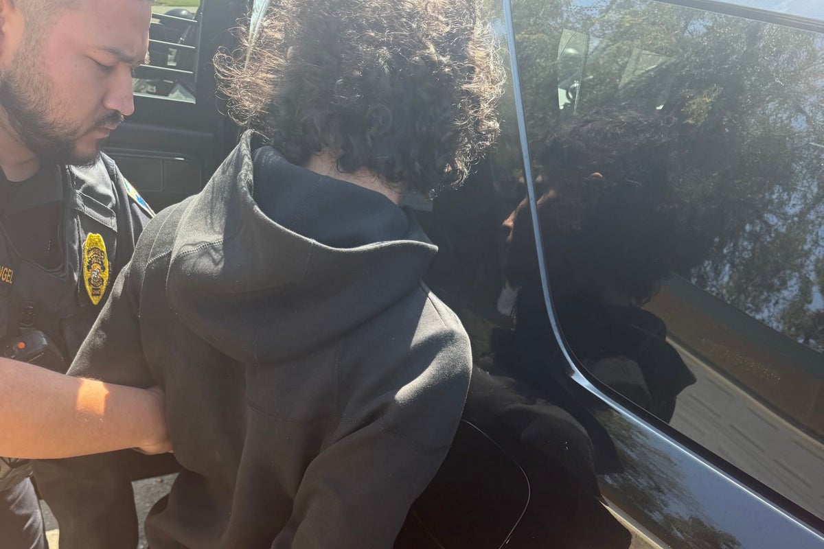 Police Arrest 15-Year-Old After Shooting Kills 17-Year-Old at Independence High School Football Game: 10 outlets compared