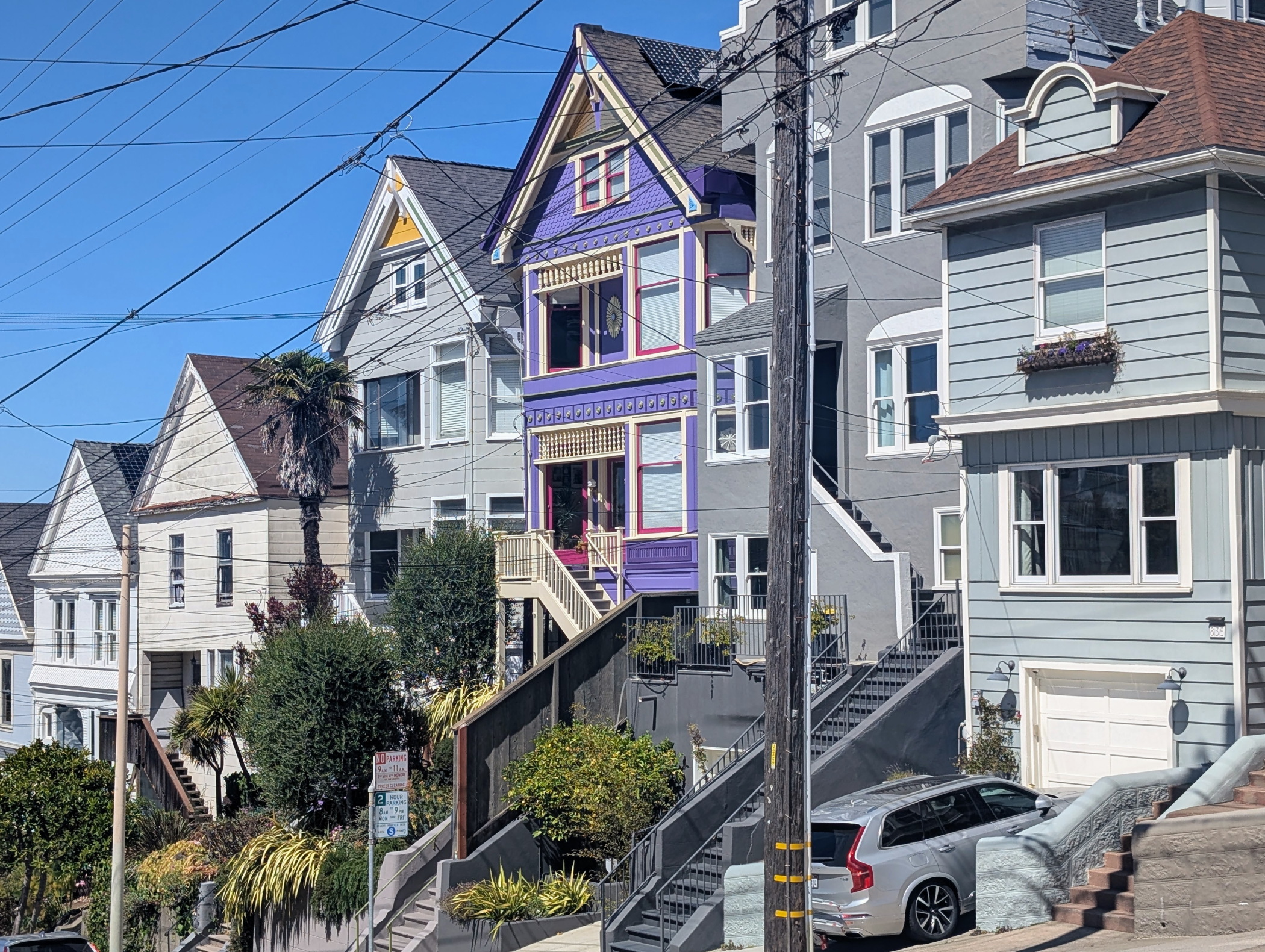 Some apartment seekers looking for homes in popular neighborhoods such as Noe Valley are resorting to analog strategies such as walking the city in search of "For rent" signs. (Rachel Scheier/CoStar)