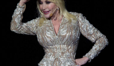 The Bee’s poll: Vote for your all-time favorite Dolly Parton song