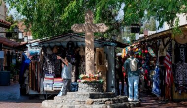 Los Angeles merchants fight to keep cross and nativity after atheist complaint