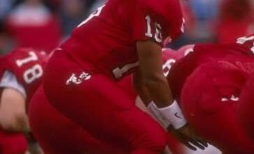 Jim Arellanes takes the snap.