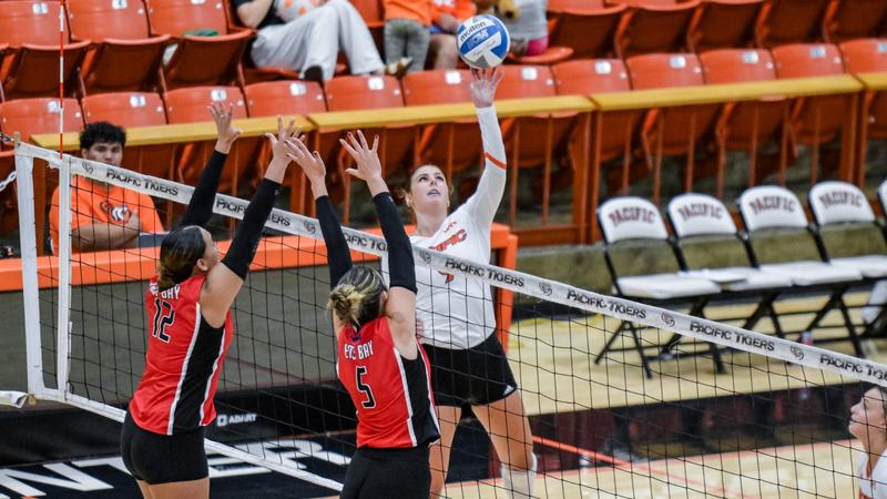 Women’s Volleyball Falls in Three to California in Season Opener