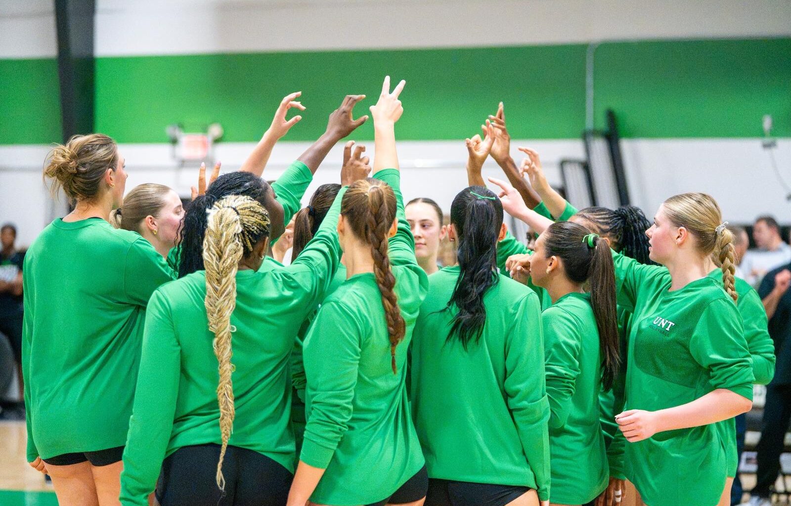 Volleyball Defeats CSU Bakersfield in Season Opener