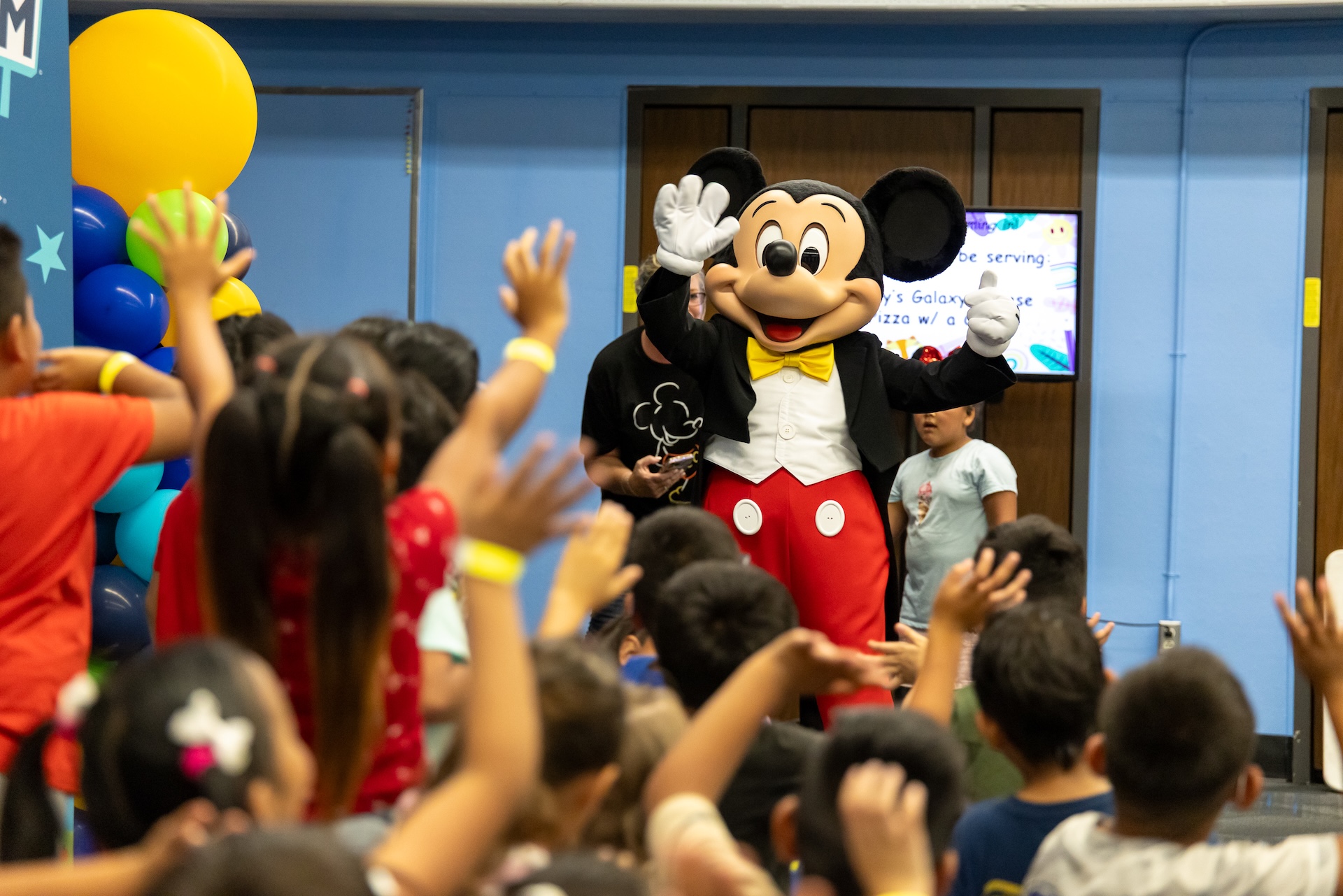 The fun continued at Danbrook Elementary School, where VoluntEARS put on a field day of games and adventures themed to the four lands of Disneyland Park for students. There were also dance parties, treats, Mickey ear headbands and plush toys, and the chance to meet Mickey himself. And of course, the day was not complete without Mickey crispy treats for everyone!