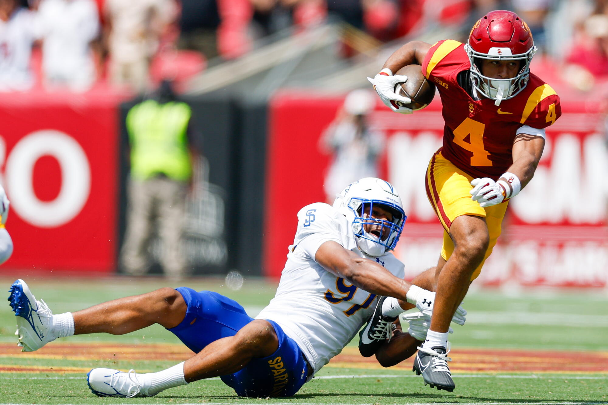 USC wide receiver Trent Mosley breaks a tackle by San José State linebacker John Norwood.