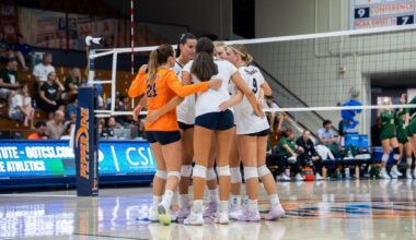 Women's Volleyball Survives Sacramento State, Wins Thrilling Five-Set Match