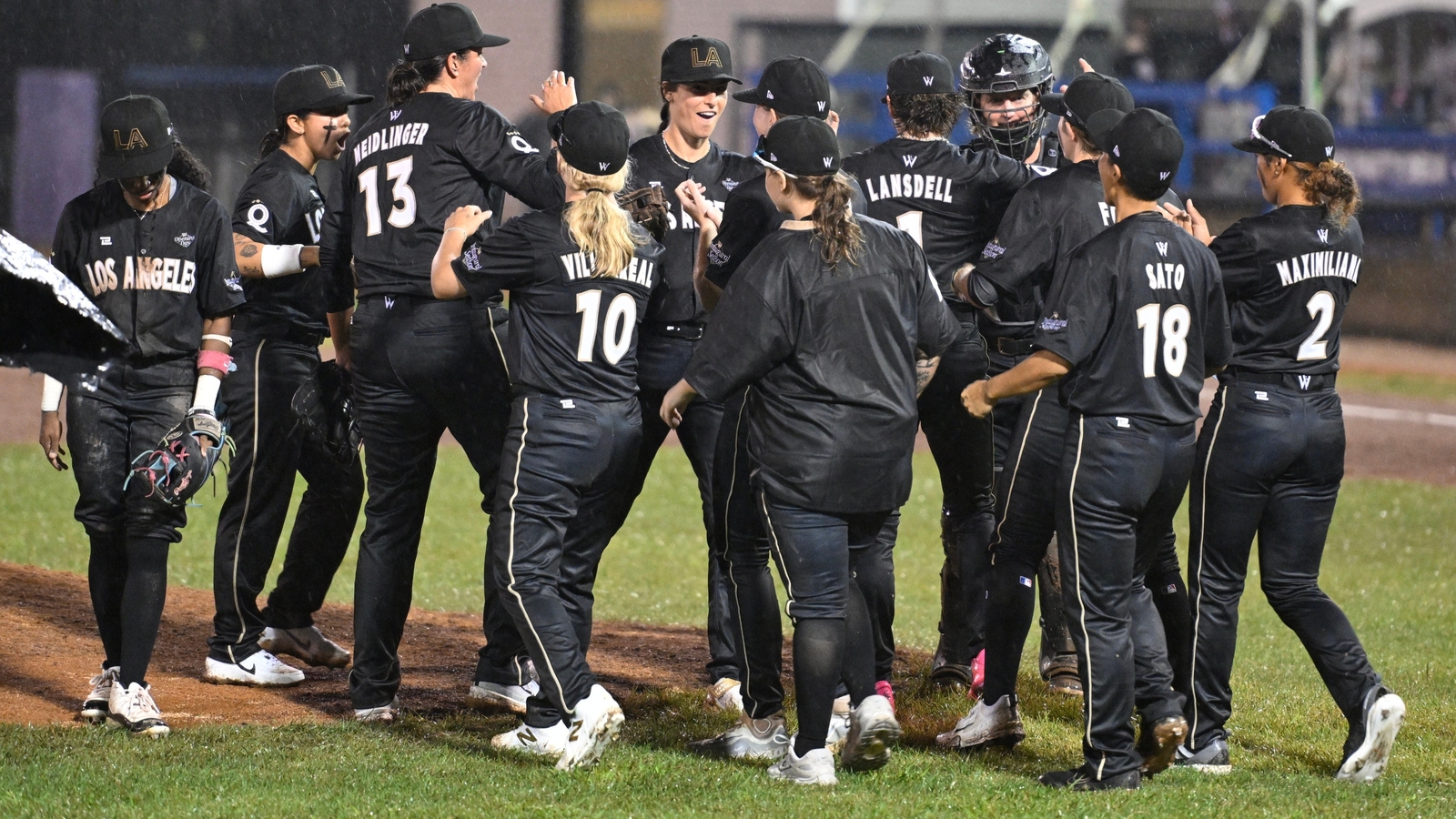 WPBL opener: Los Angeles Queens rally for 10-8 victory over New York Heights in inaugural game of Women's Pro Baseball League