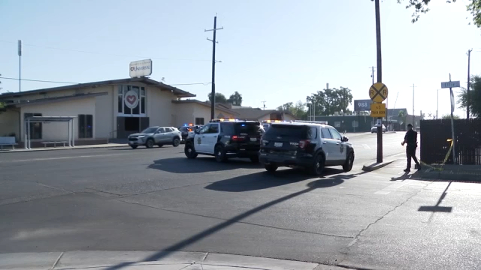 1 hospitalized after stabbing in central Fresno, police say