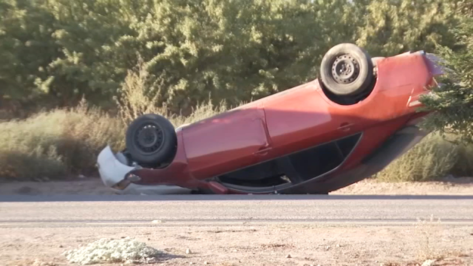 Man killed in solo vehicle crash in Fresno County, CHP says