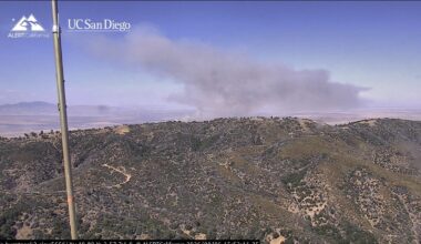 Dora Fire in northern Los Angeles County burns over 800 acres, prompting evacuation warning