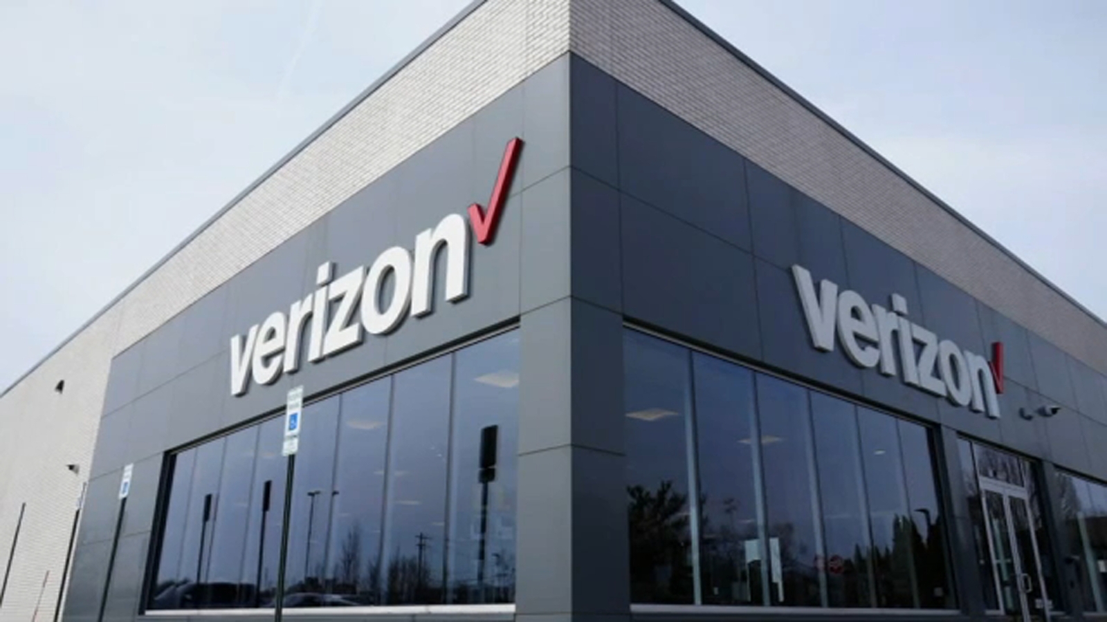 Vandalized fiber lines cause Verizon cellular and internet service outage for thousands of Southern California customers