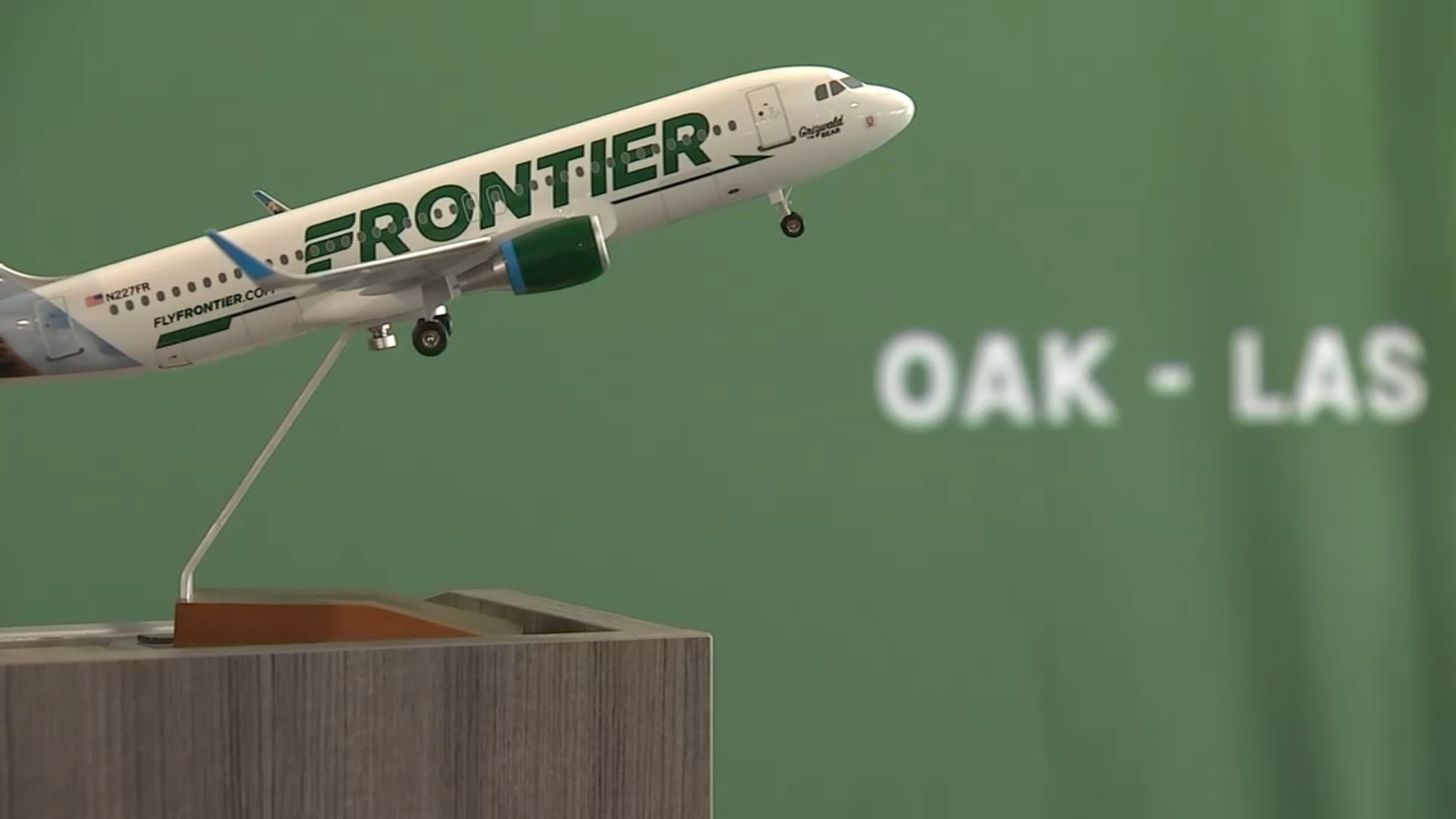 Frontier Airlines returns to Oakland San Francisco Bay Airport with flights to Las Vegas