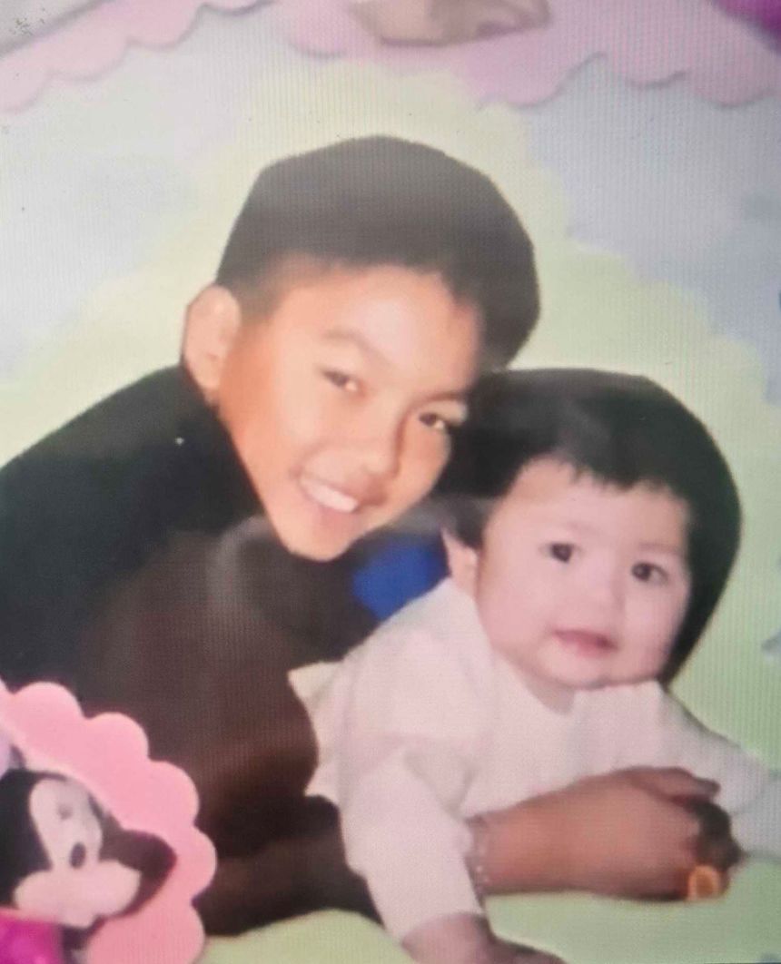 A childhood photo of Justin Tran (left) and Jade Phan. The siblings were 10 years apart.