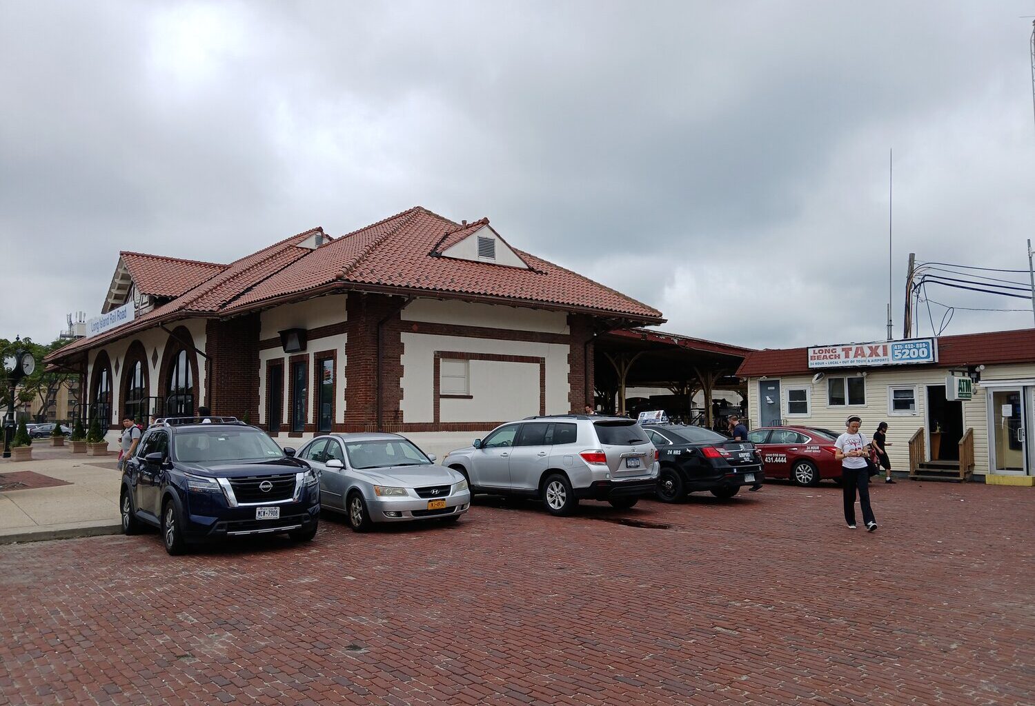 The Metropolitan Transportation Authority is following through with plans to build an MTA police district office at the current site of the Long Beach Taxi stand. The taxi service will relocate dispatchers and continue service.