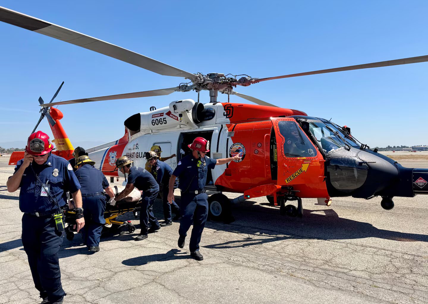 Coast Guard, local agencies rescue 53-year-old man near Long Beach > United States Coast Guard News > Press Releases