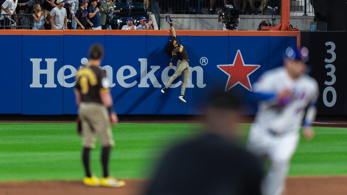 Padres star Fernando Tatis Jr. robs grand slam with wild catch at the wall vs. Mets – NBC 7 San Diego