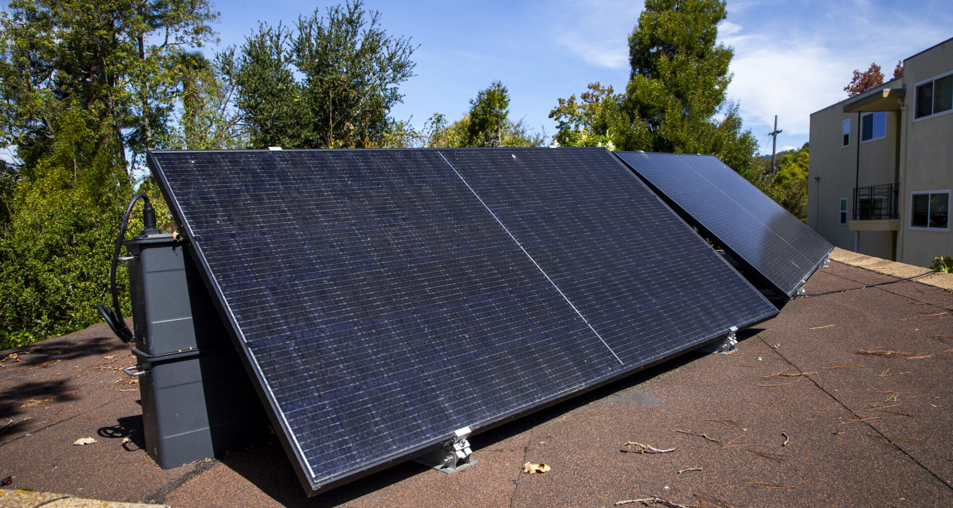 California Lawmakers Greenlight Solar Panels You Can Plug Into the Wall