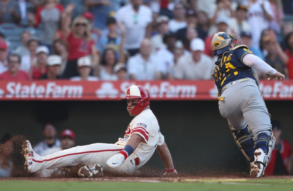 Brewers claim best record in baseball with late rally past Angels in Anaheim