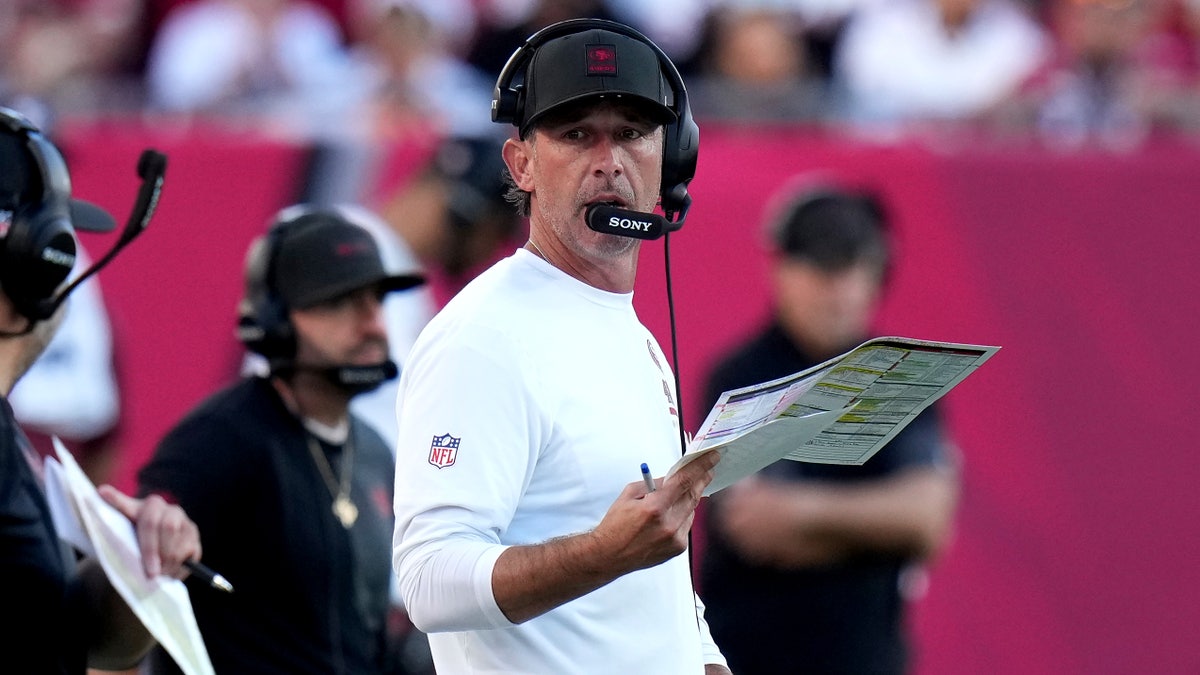 Kyle Shanahan watches from the sideline