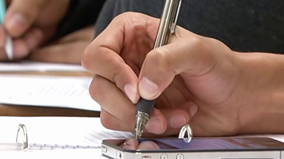 New policy banning cell phone usage to go into effect at Oakland Unified – NBC Bay Area