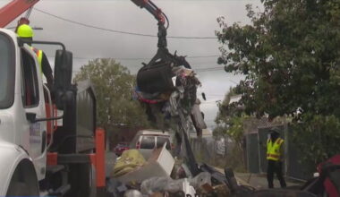 "Lightning loader" deployed in Oakland to quickly clean up illegal dumping – KION Central Coast