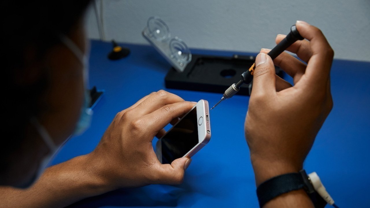 Lawsuit accusing Apple of blocking independent repairs