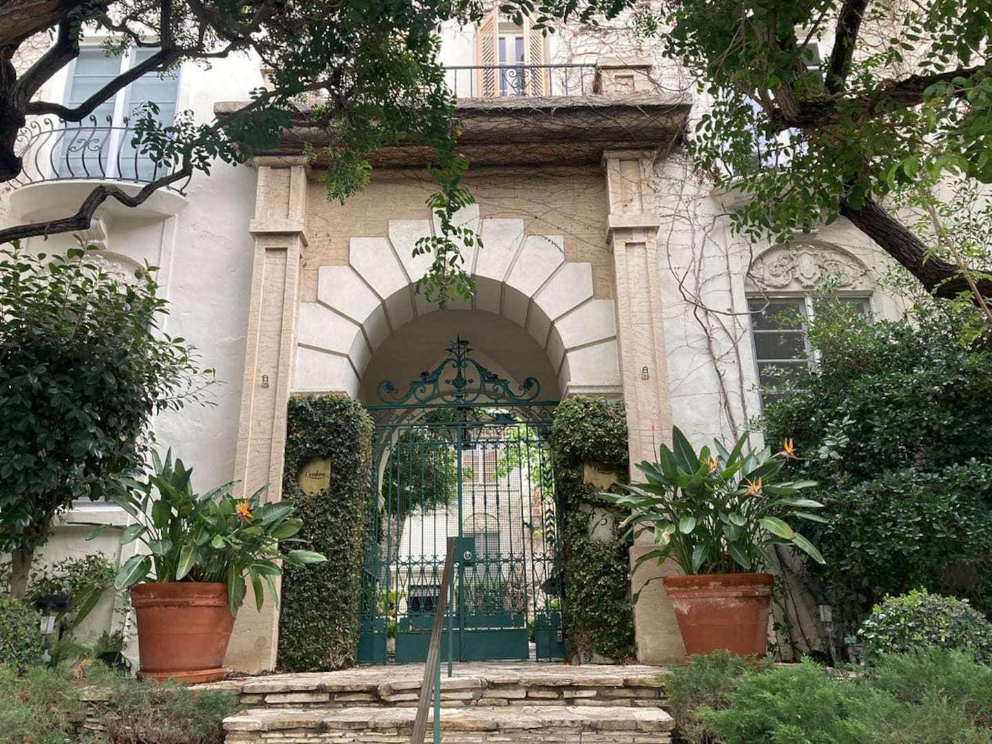Il Borghese – 450 North Sycamore Ave.