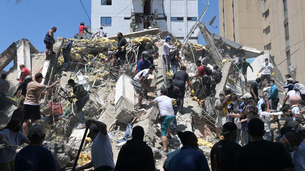 Rescue Crews From Los Angeles Arrive In Colombia