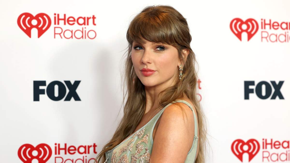 Taylor Swift Says 'I Knew You Were Trouble' Began as a Sad Ballad, No Drums