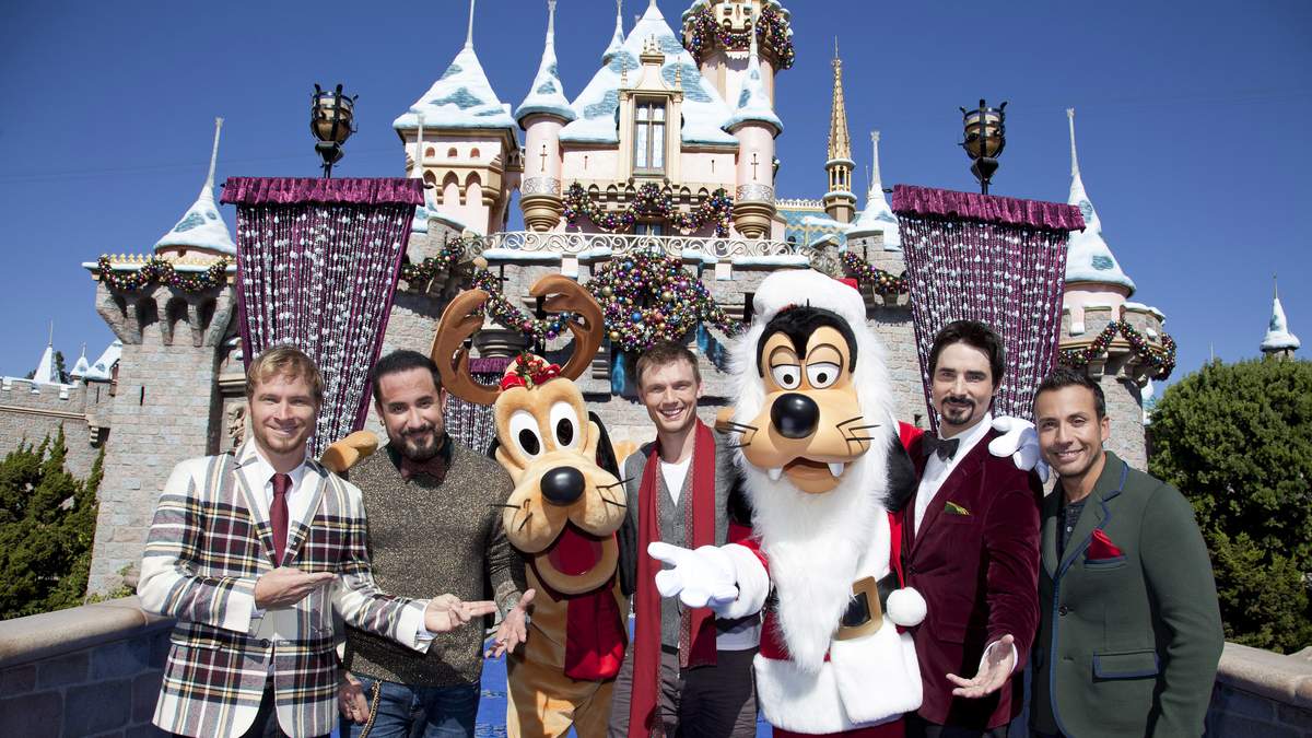 Disneyland Resort Unveils Plans for 2026 Holiday Season