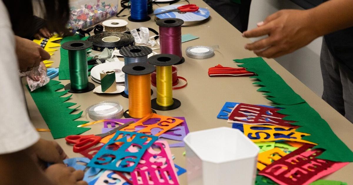 Fullerton Public Library hosts “Lauv”-ly Craft Night | Lifestyle