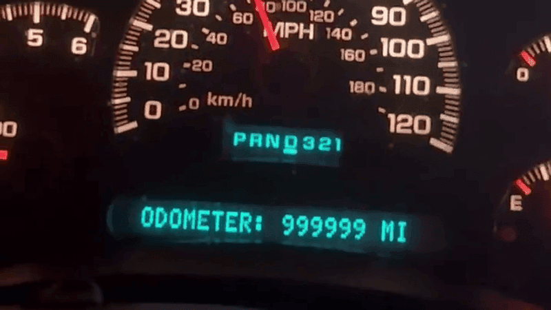 Fresno driver’s million-mile milestone comes with an odometer glitch, stuck at 999,999. (Photo: FOX26 News Reporter Mayra Franco)