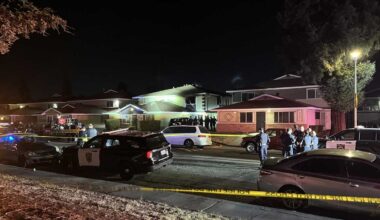 Armed man on roof prompts Sacramento police standoff