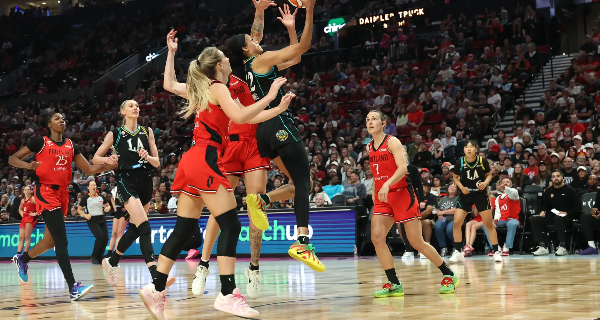 Los Angeles defeats Portland in WNBA game