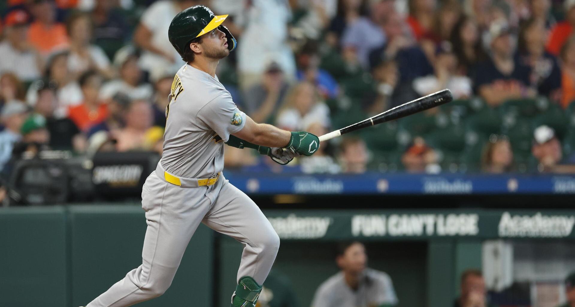 Muncy's solo homer caps off A's rally as Oakland beats Houston 7-6