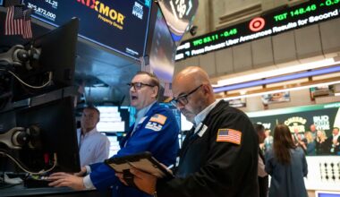 US stocks are off to a mixed start as more earnings reports roll in