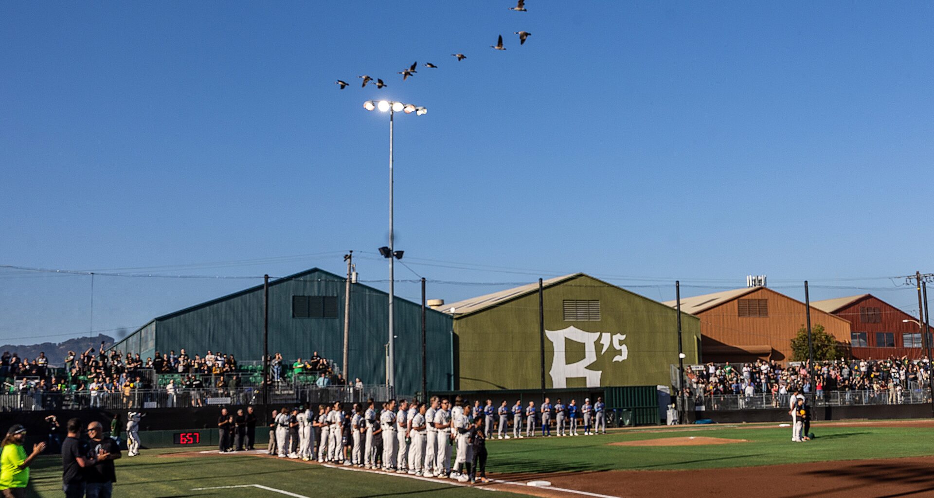 Independent Oakland Ballers minor league club uses metrics, finds winning fan to manage finale – The Mercury News
