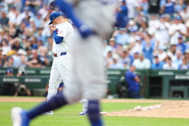 Cubs reliever Caleb Thielbar, left, wipes his face after giving up a three-run home run to the Dodgers' Max Muncy in the eighth inning Wednesday, Aug. 5, 2026, at Wrigley Field. (Eileen T. Meslar/Chicago Tribune)