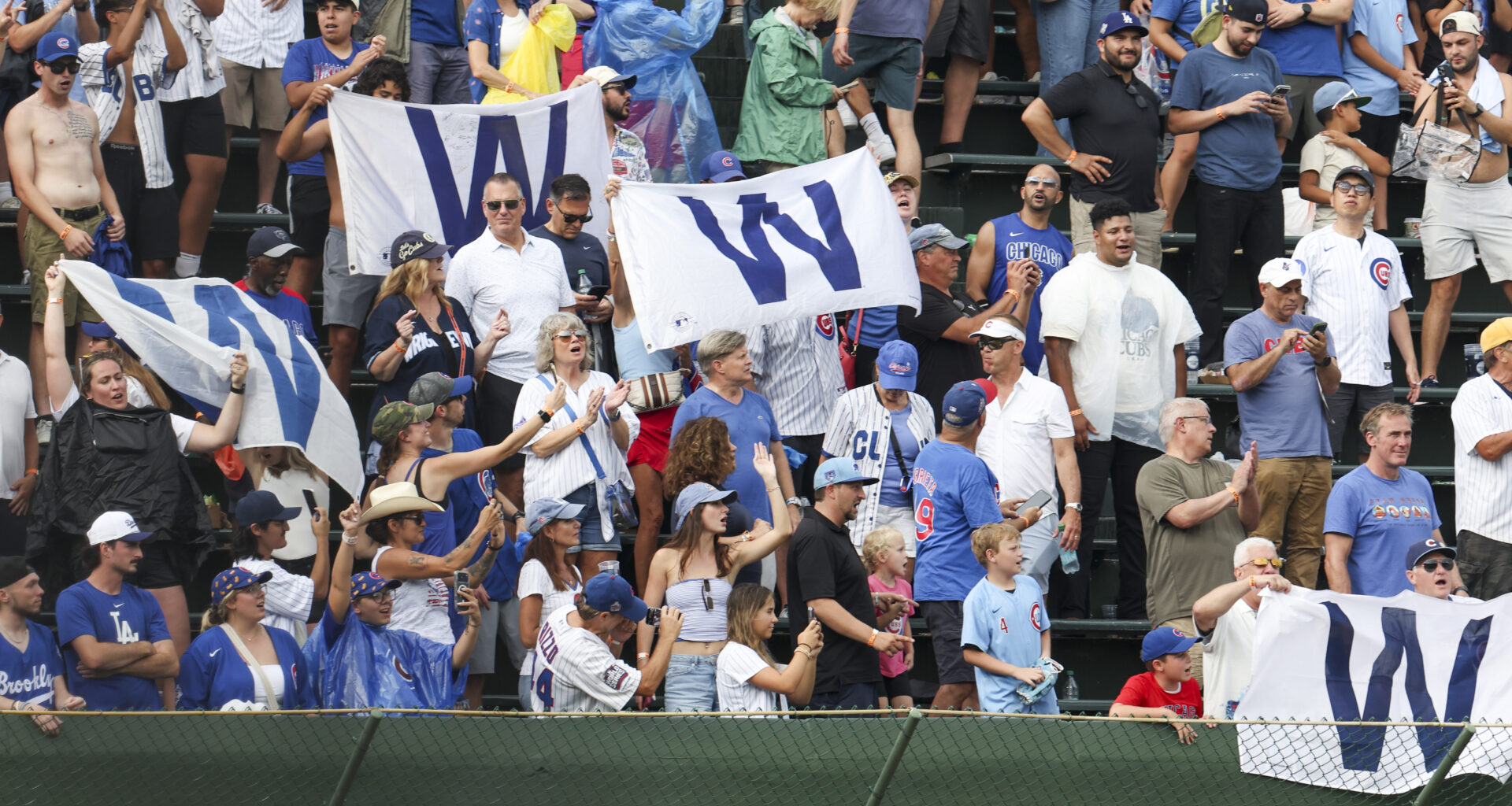 Photos: Chicago Cubs 7, Los Angeles Dodgers 6 at Wrigley Field