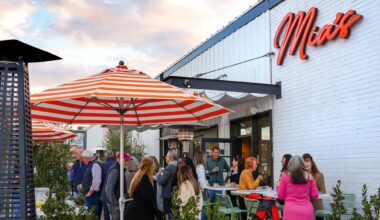 Mia’s restaurant in Solana Beach expands its menu – San Diego Union-Tribune
