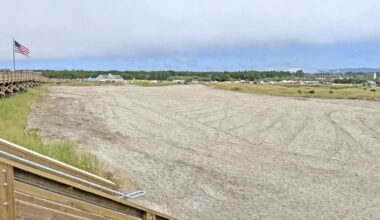 Long Beach, Dog-O-Rama partner on dune field