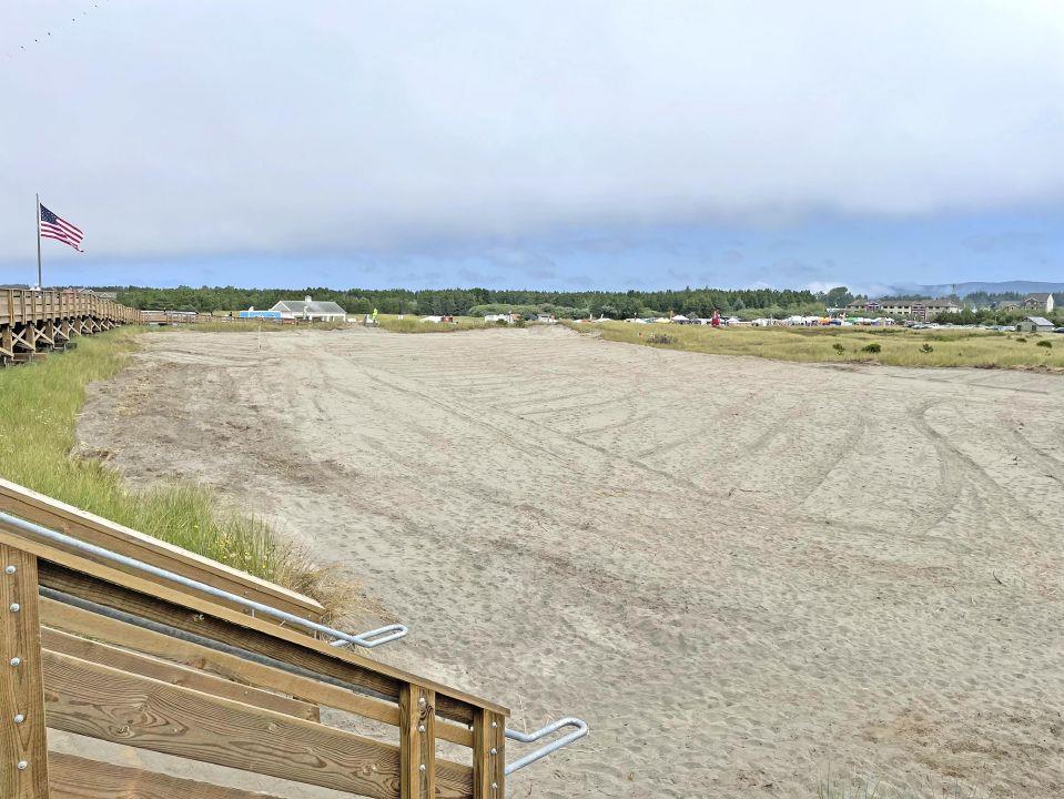 Long Beach, Dog-O-Rama partner on dune field