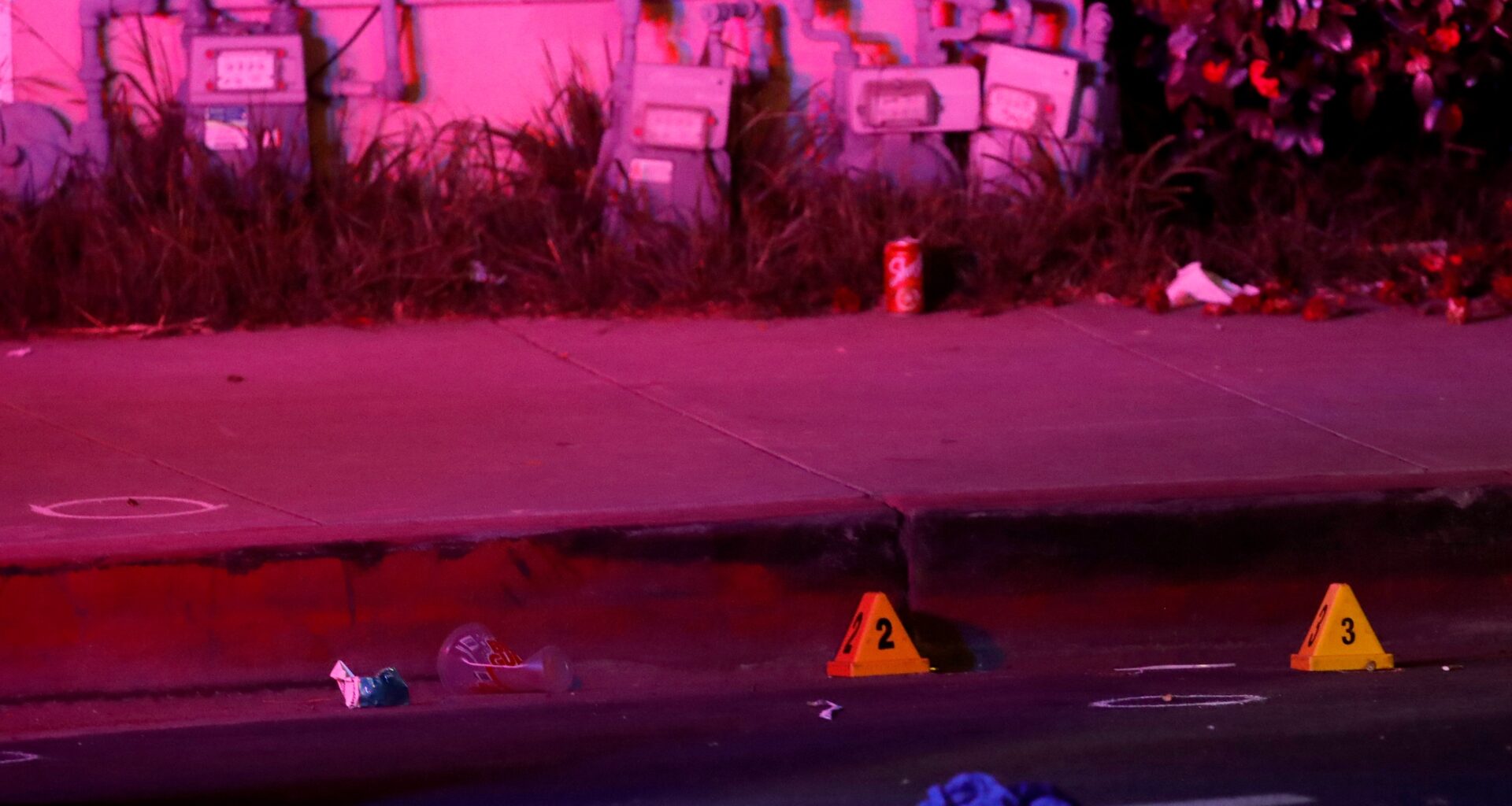 Oakland robbers killed a man while holding up chicken stand. They made $110, police say